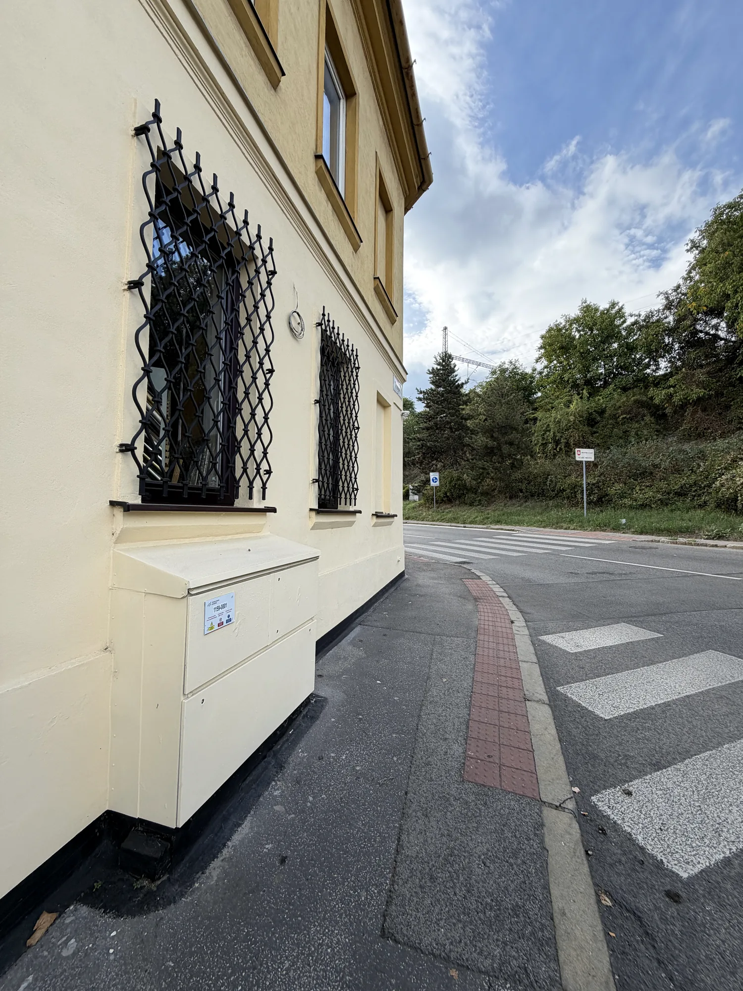 Bočná cesta pri ateliéri smerom nadol